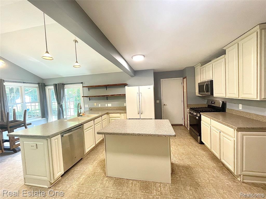 4620 Kempf Street, Waterford, MI 48329 — Photo 9