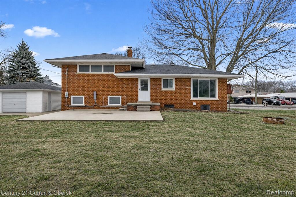 30631 Bayview Drive, Gibraltar, MI — Photo 43