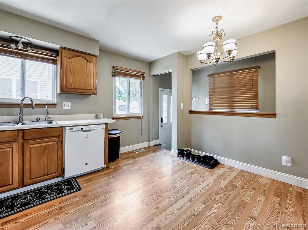 853 ADELAIDE Drive, Wolverine Lake, MI 48390 — Photo 8