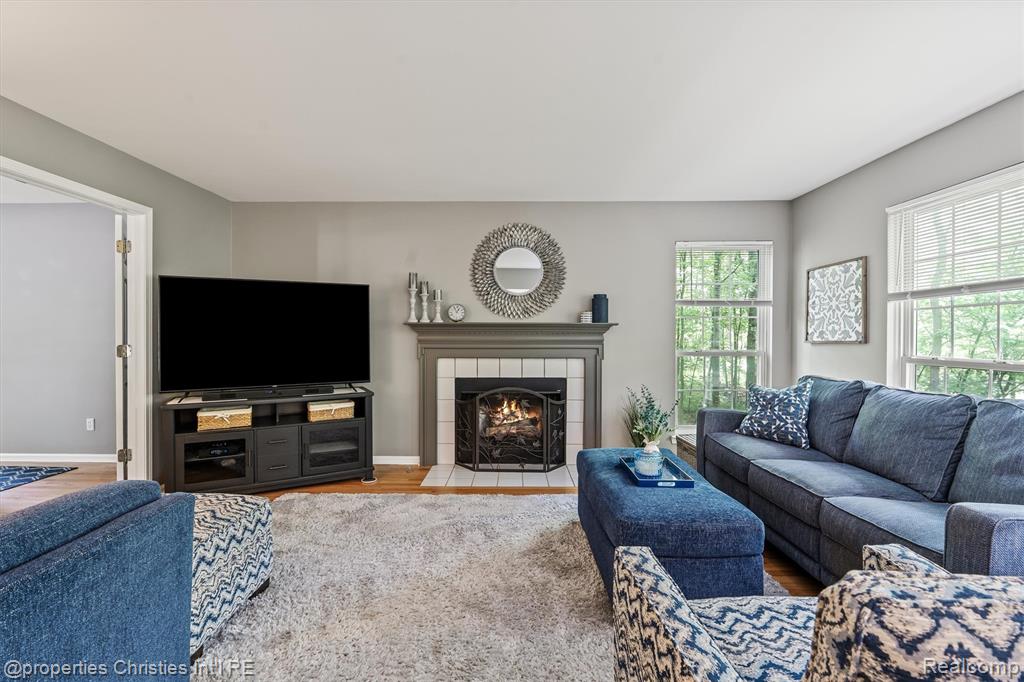 4709 Greenview Court, Commerce Twp, MI 48382 — Photo 7