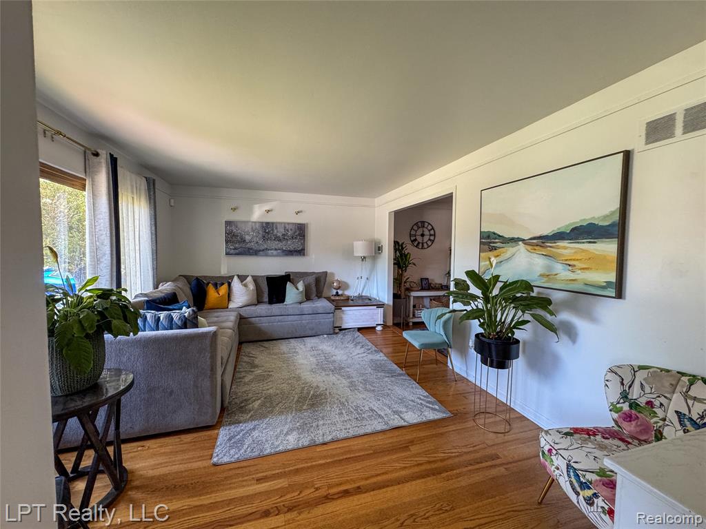 16282 Truwood, Woodhaven, MI 48183 — Photo 2