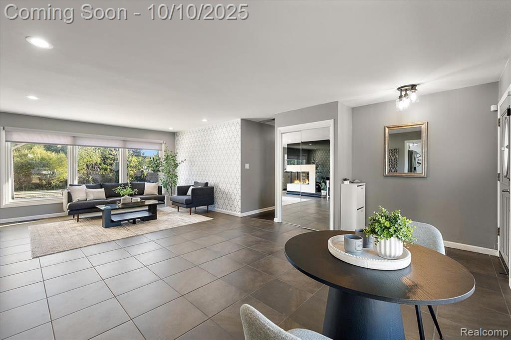 7496 Cornwall Court, West Bloomfield, MI — Photo 4