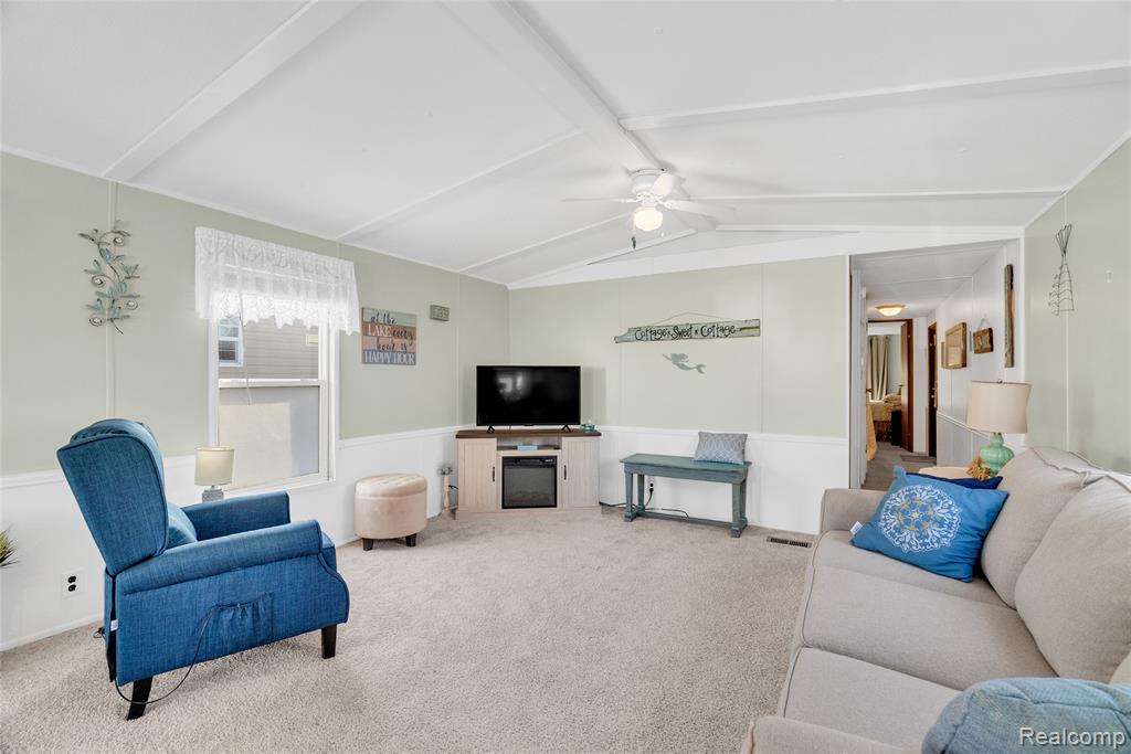5203 Main Street, 207, Lexington, MI 48450 — Photo 19