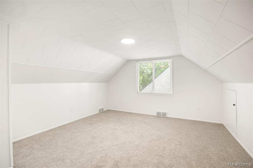 24691 Kipling Street, Oak Park, MI 48237 — Photo 18