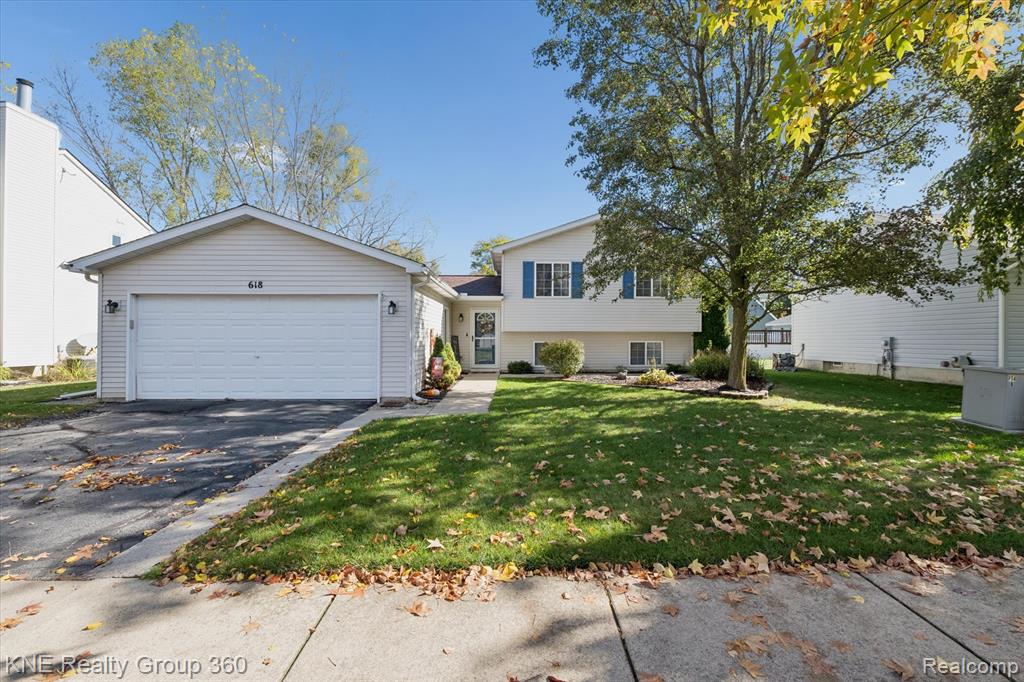 618 Bluebird Lane, Pinckney, MI 48169 — Photo 3