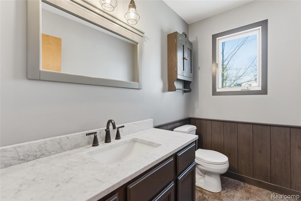 5654 Rowley Boulevard, Waterford, MI 48329 — Photo 16