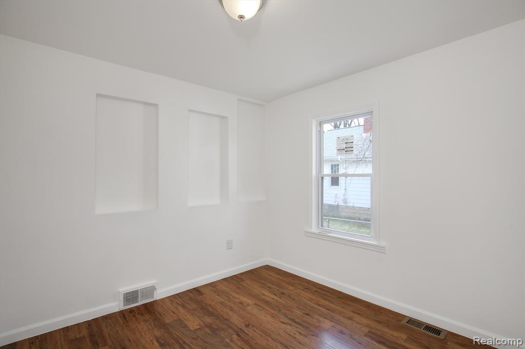 885 PARKWOOD Avenue, Ypsilanti, MI 48198 — Photo 17