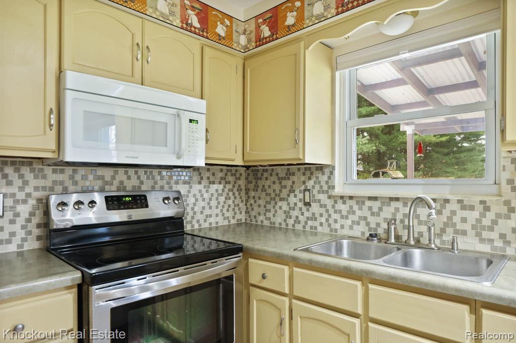 13098 SEYMOUR Road, Montrose, MI 48457 — Photo 17