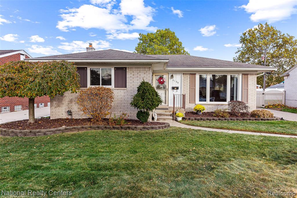 6104 Ardmore Park Circle, Dearborn Heights, MI 48127 — front exterior