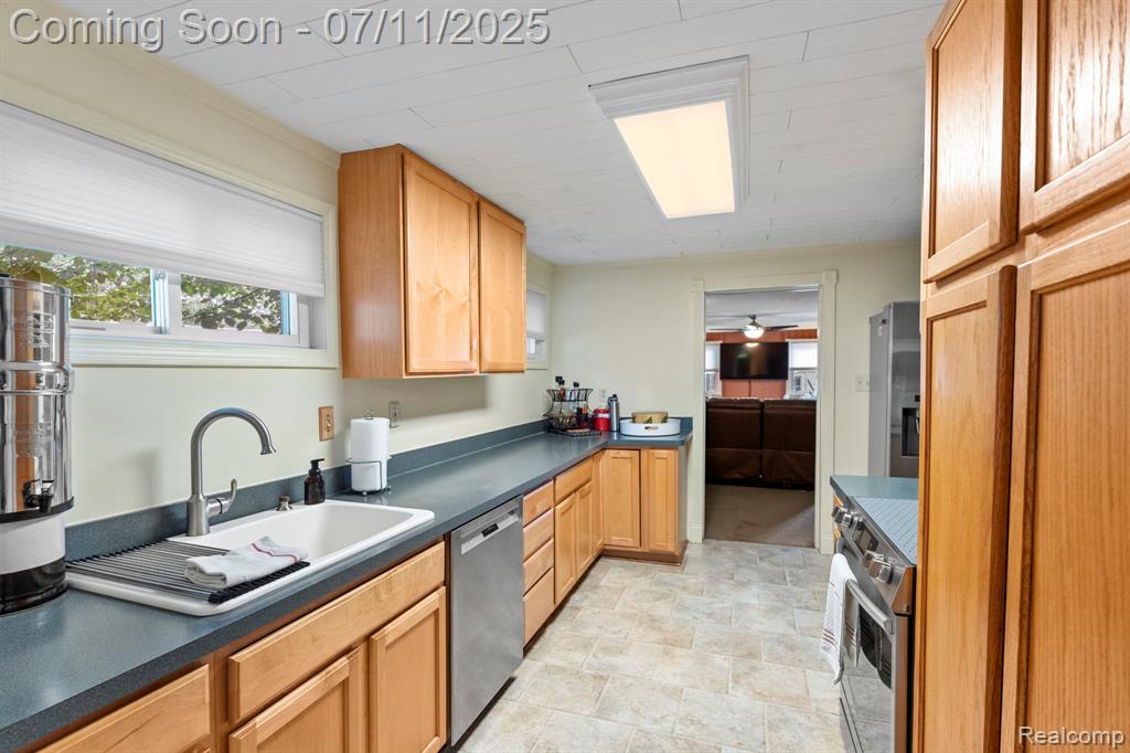 7557 Standard, Center Line, MI 48015 — Photo 26