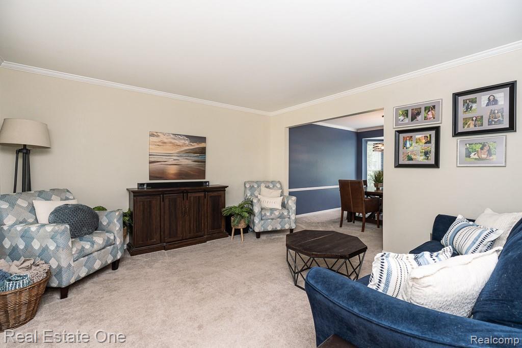 606 Whitney Drive, Rochester Hills, MI 48307 — Photo 4