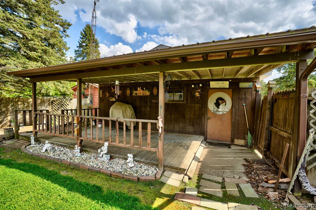 6154 Roberta Street, Burton, MI 48509 — Photo 40