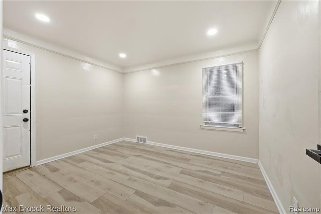 9722 Wayburn Street, Detroit, MI 48224 — Photo 18