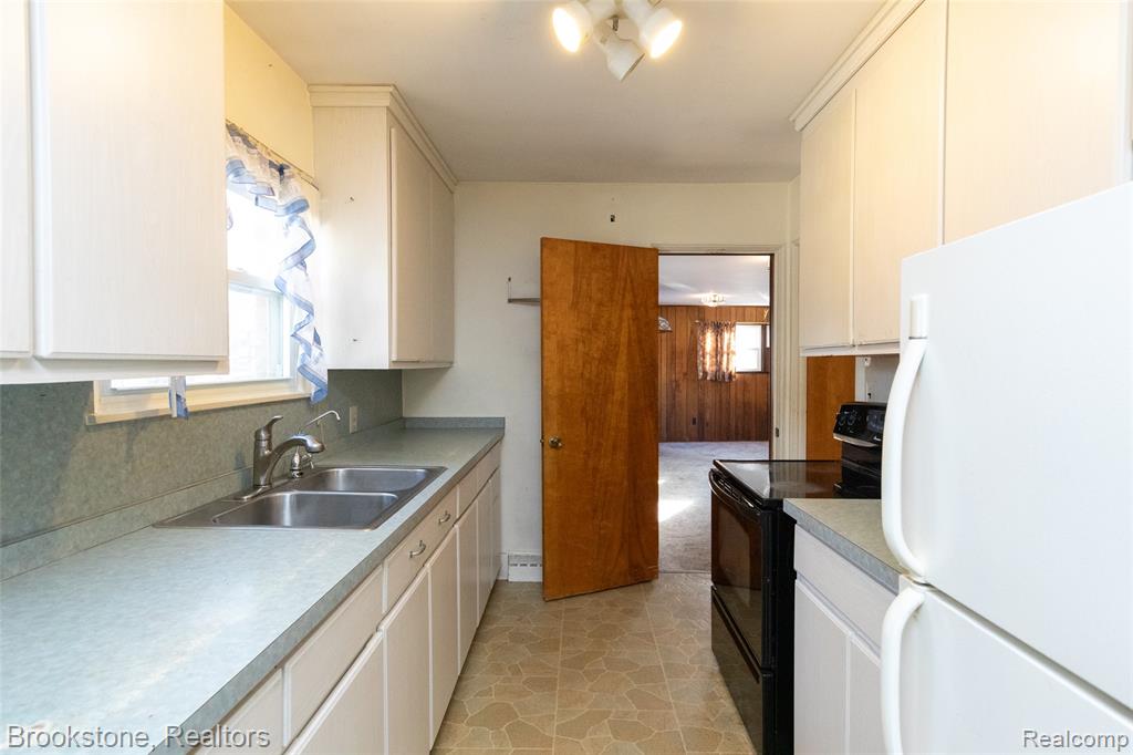 656 S CASS LAKE Road, Waterford, MI 48328 — Photo 29