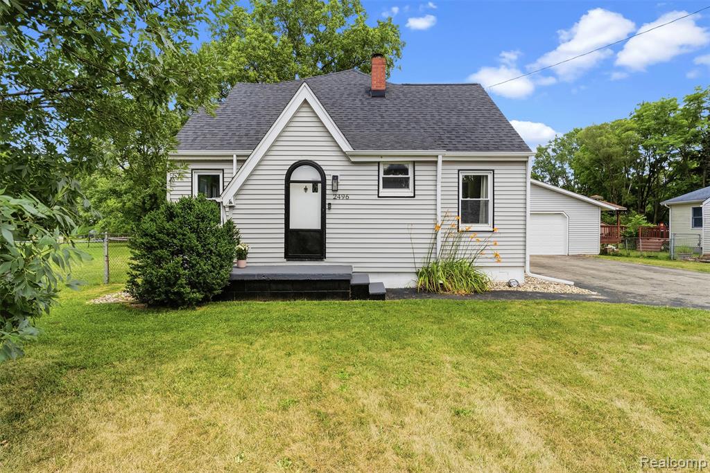 2496 Stockbridge Street, Burton, MI 48509 — Photo 2