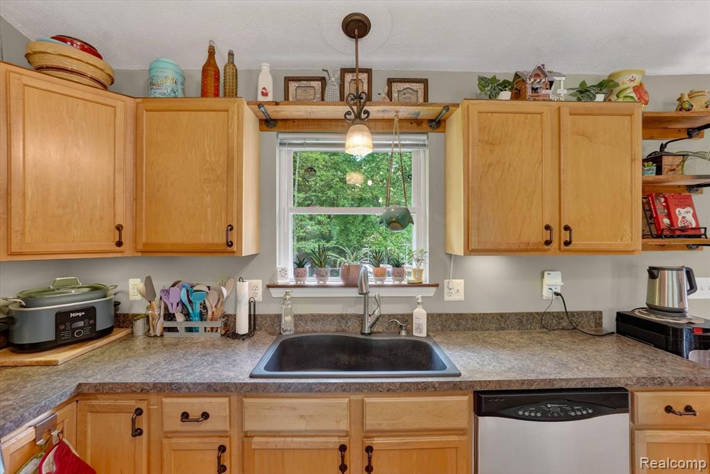 9565 Crofoot Road, Fowlerville, MI 48836 — Photo 13
