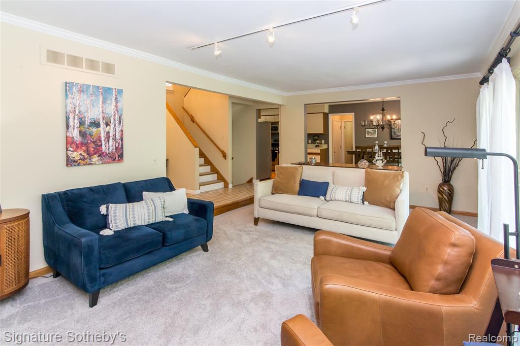 576 Ten Point Drive, Rochester Hills, MI 48309 — Photo 8