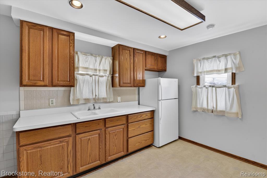 14801 Pennsylvania Road, Riverview, MI 48193 — Photo 12