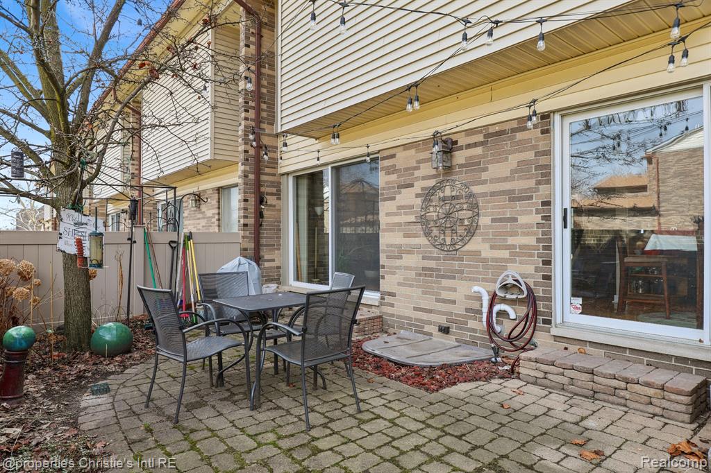 1927 Pembridge, Detroit, MI 48207 — Photo 4