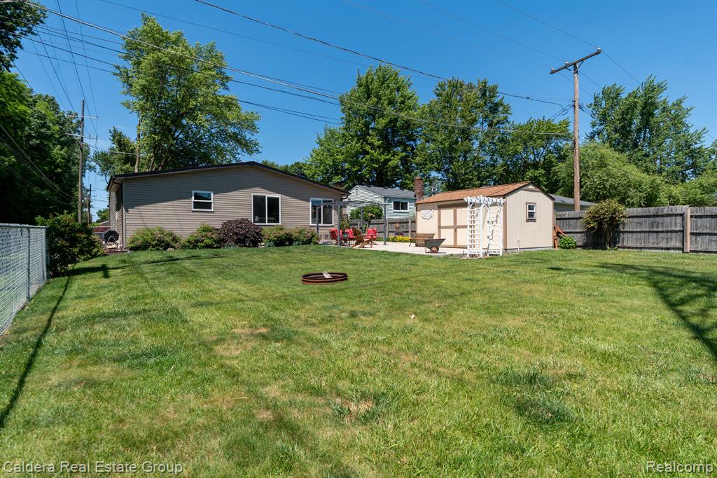 41024 Paign Drive Drive, Sterling Heights, MI 48313 — Photo 34