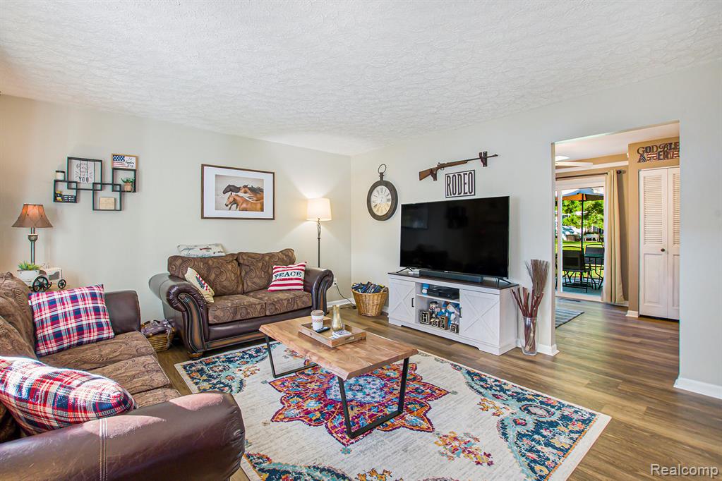 477 Chicago Drive, Howell, MI 48843 — Photo 3