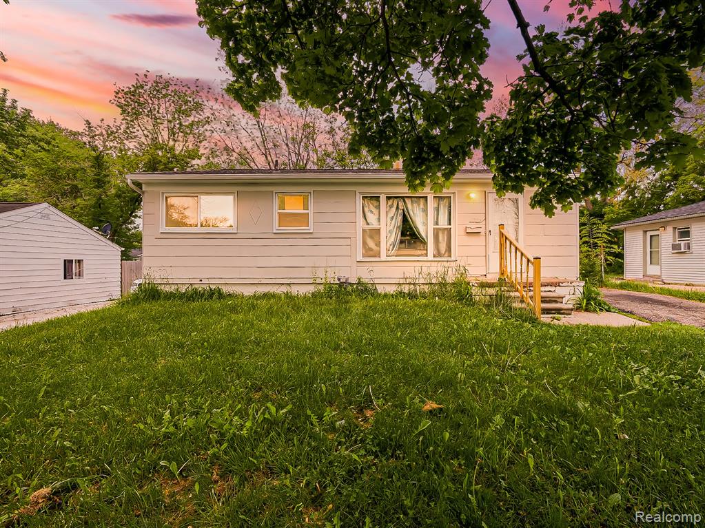 725 Emerson Avenue, Pontiac, MI 48340 — front exterior