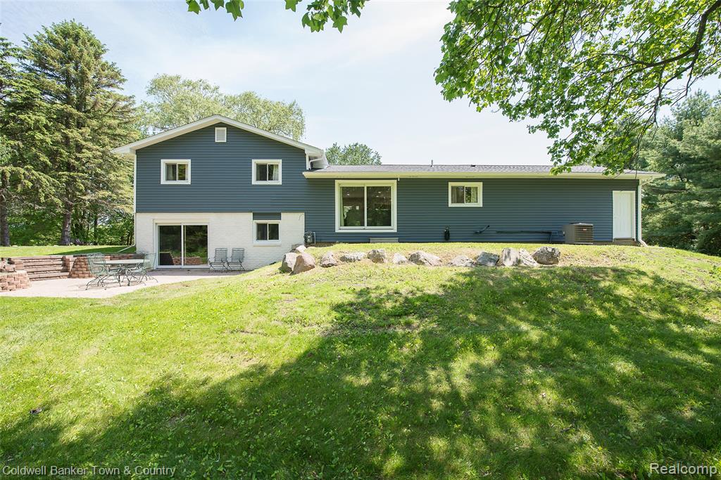 4225 N Tipsico Lake Road, Hartland, MI 48353 — Photo 48