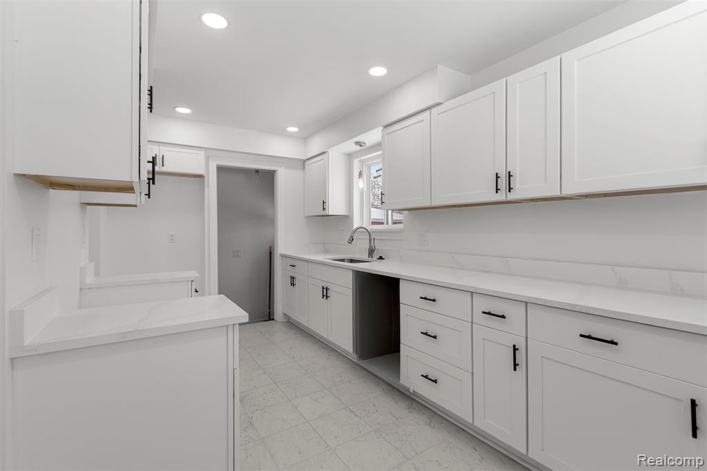 8932 Wormer, Redford, MI 48239 — Photo 14