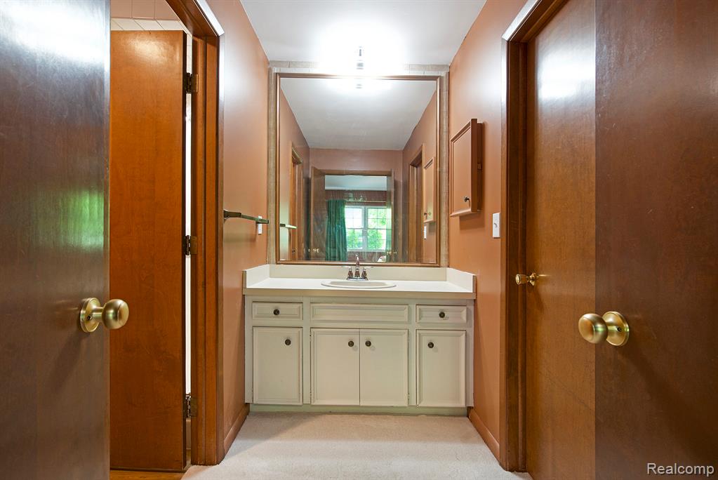 9818 BURNING TREE Drive, Grand Blanc, MI 48439 — Photo 30