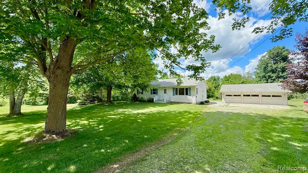 11495 E Richfield Road, Davison, MI 48423 — front exterior