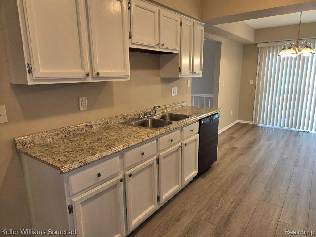 71 Meadow Wood Drive, Rochester Hills, MI 48307 — Photo 15