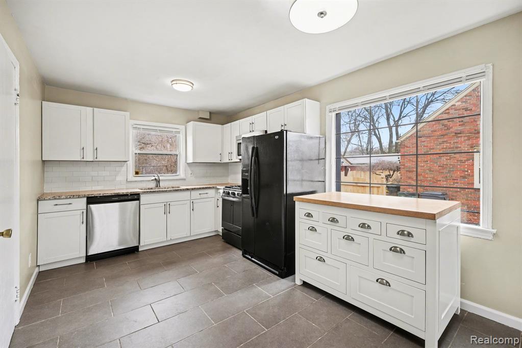 23031 Republic Avenue, Oak Park, MI 48237 — Photo 9
