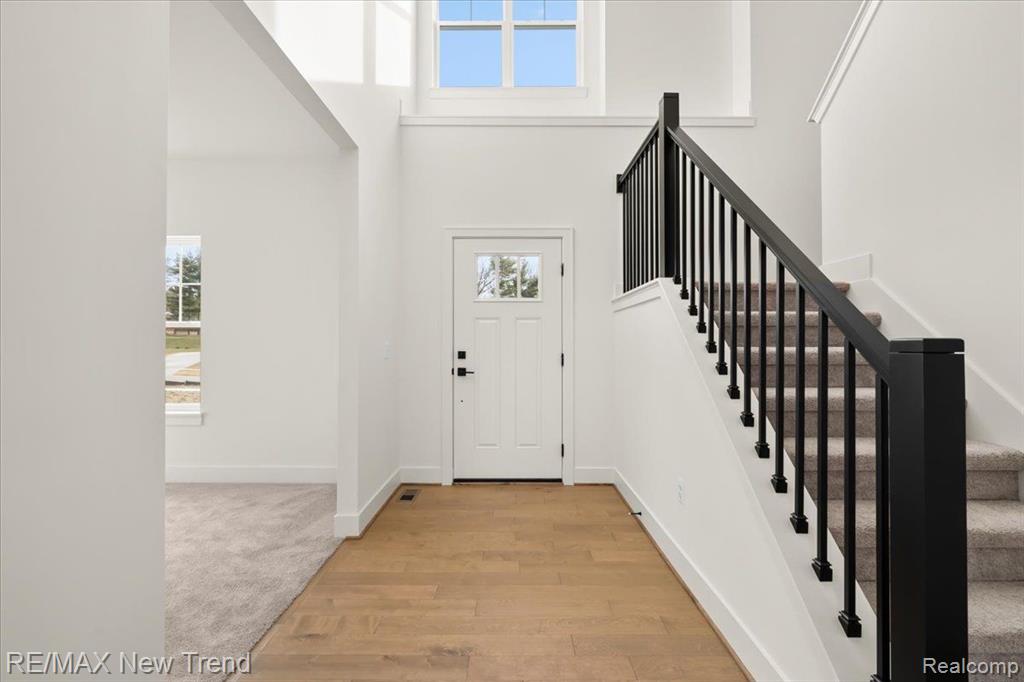 6515 CAMBRIDGE Circle, Clarkston, MI — Photo 2