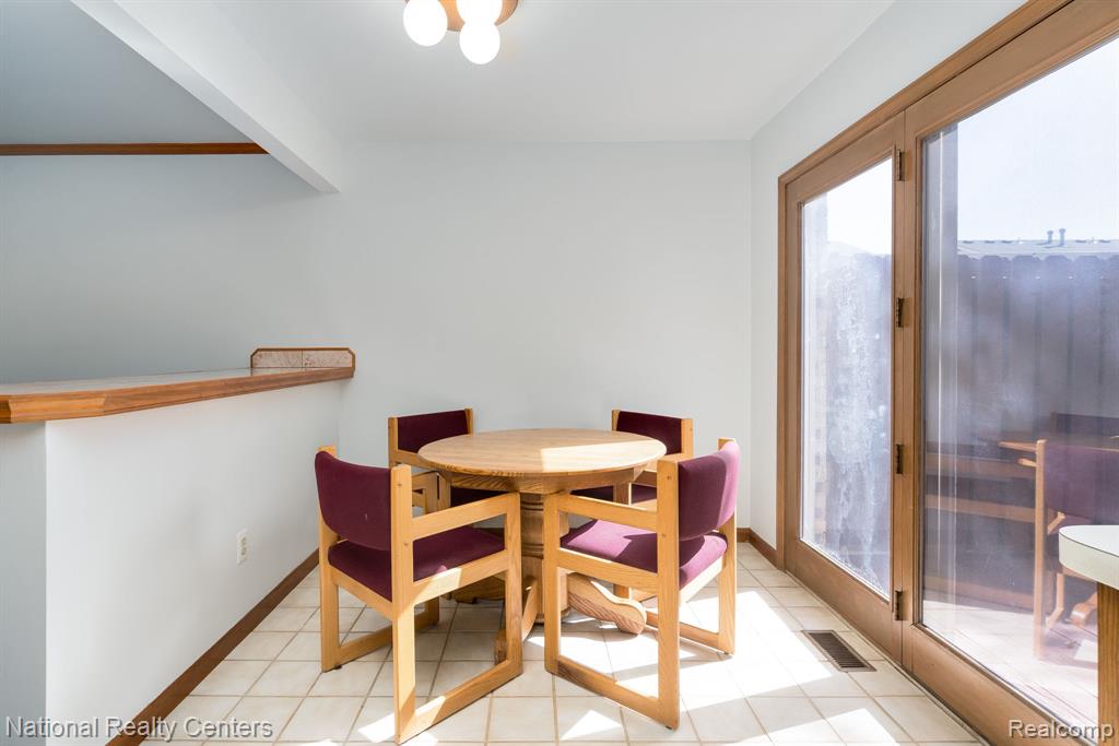 405 Pineview Court, Saint Clair Shores, MI 48081 — Photo 17