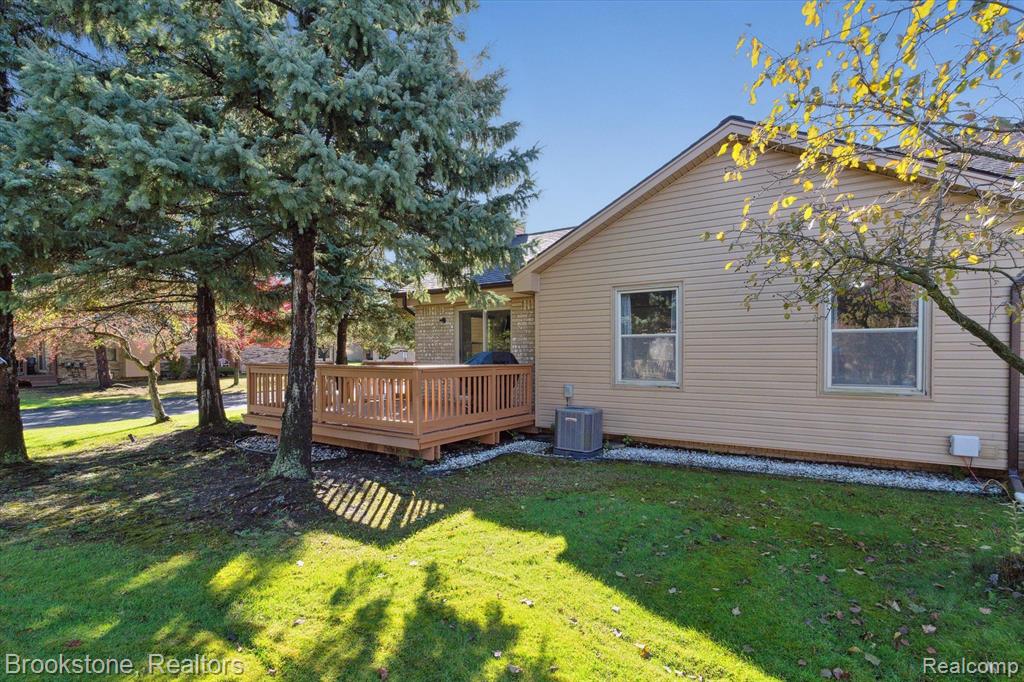 41424 AMBERCREST Drive, Sterling Heights, MI 48314 — Photo 31