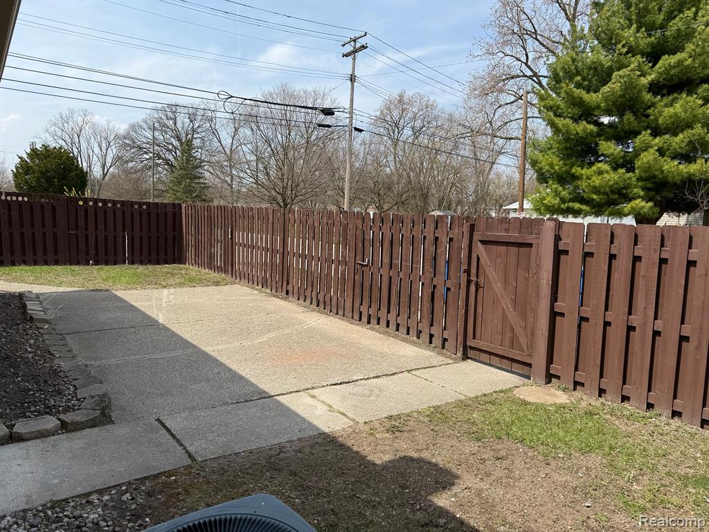 5602 MADISON Street, Dearborn Heights, MI 48125 — Photo 11