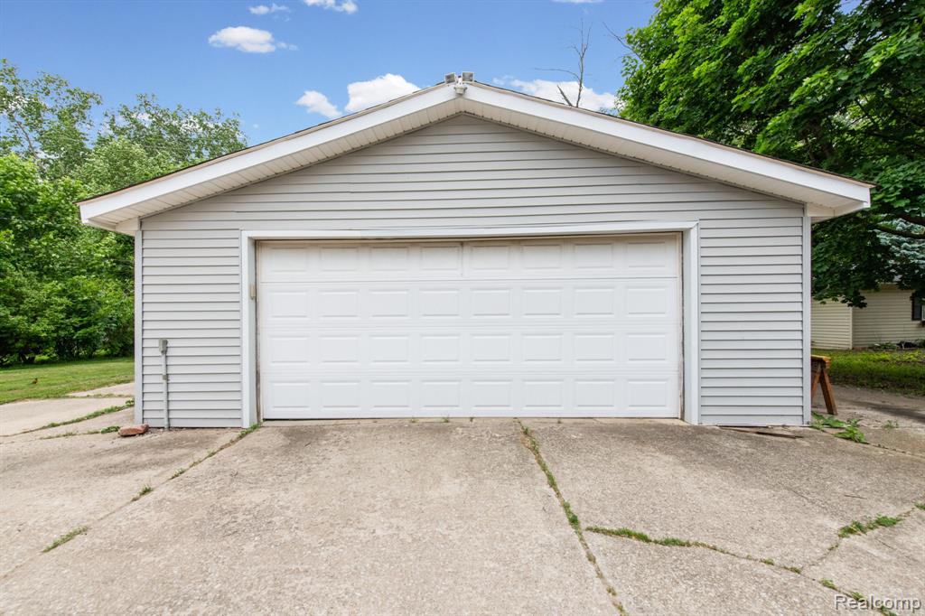 19227 Gudith Road, Trenton, MI 48183 — Photo 32