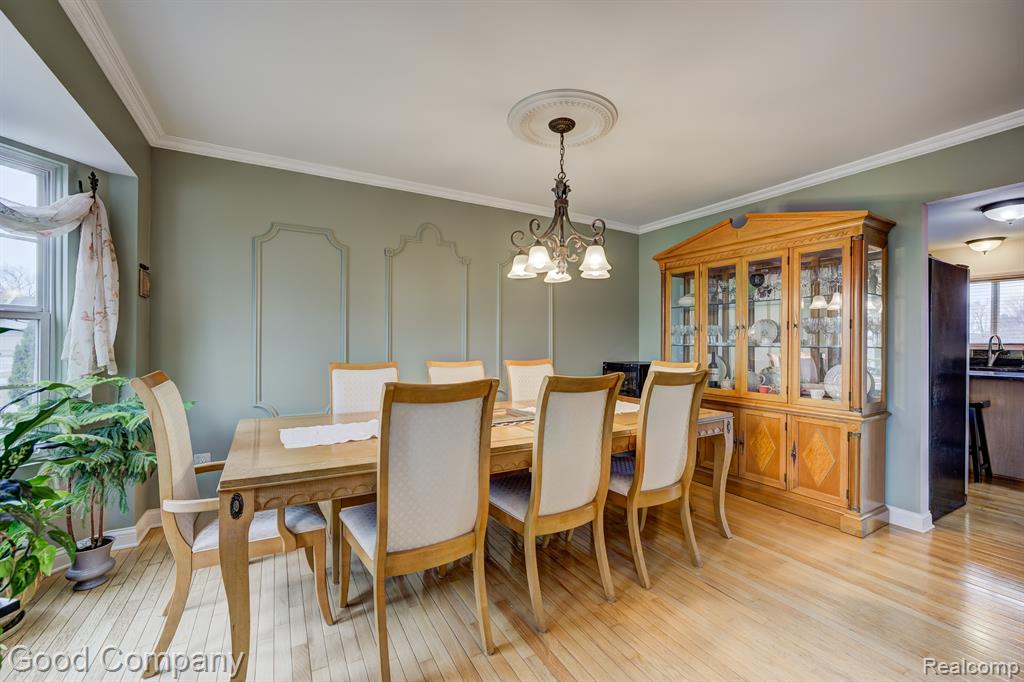 755 OAK POINT Lane, Madison Heights, MI 48071 — Photo 10