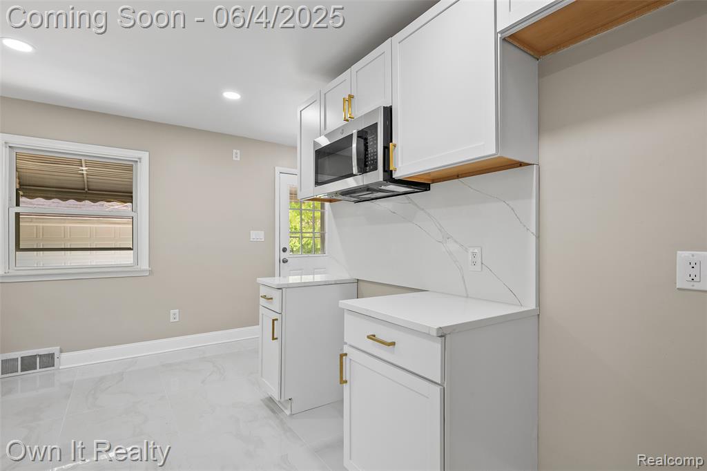 8415 N Evangeline Street, Dearborn Heights, MI 48127 — Photo 14