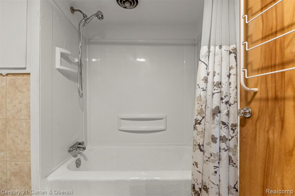 6106 N Charlesworth Street, Dearborn Heights, MI 48127 — Photo 20