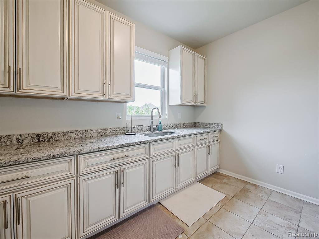 24503 Scenic Drive, South Lyon, MI 48178 — Photo 35