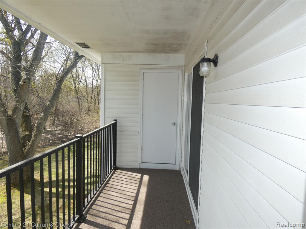 42563 PLYMOUTH HOLLOW Drive, Plymouth, MI 48170 — Photo 23