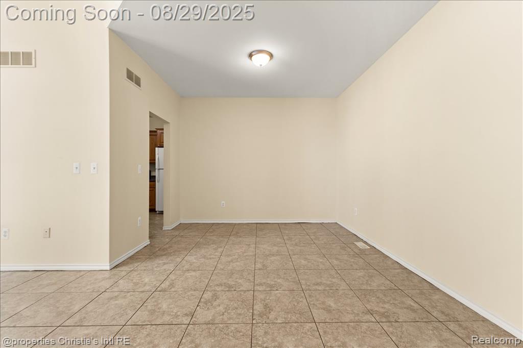 19236 W 11 Mile Road, Lathrup Village, MI 48076 — Photo 9
