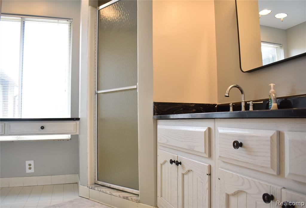 2073 Bordeaux Street, West Bloomfield, MI 48323 — Photo 37