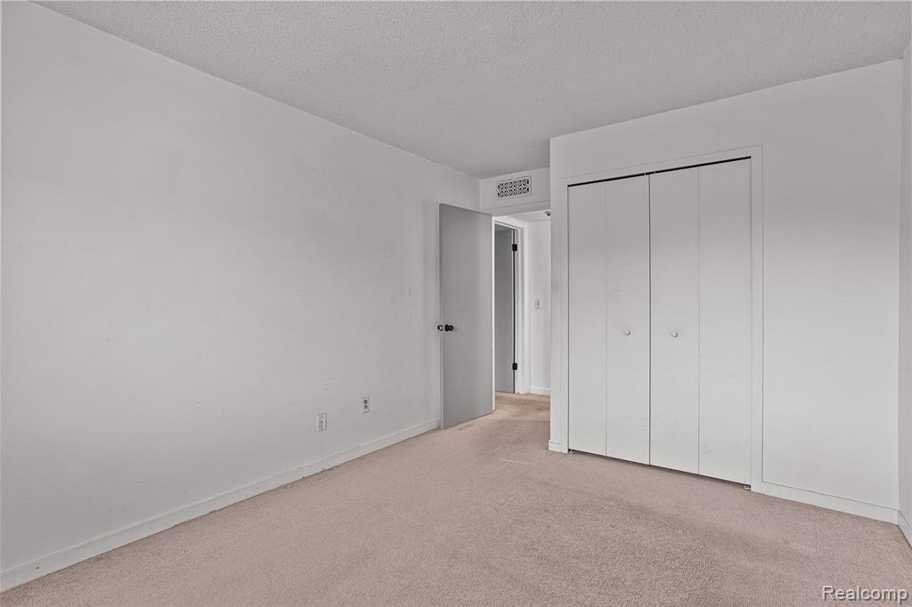 7147 Elmhurst, West Bloomfield, MI — Photo 22