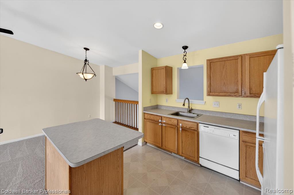 639 Andover Woods Drive, Fenton, MI 48430 — Photo 12