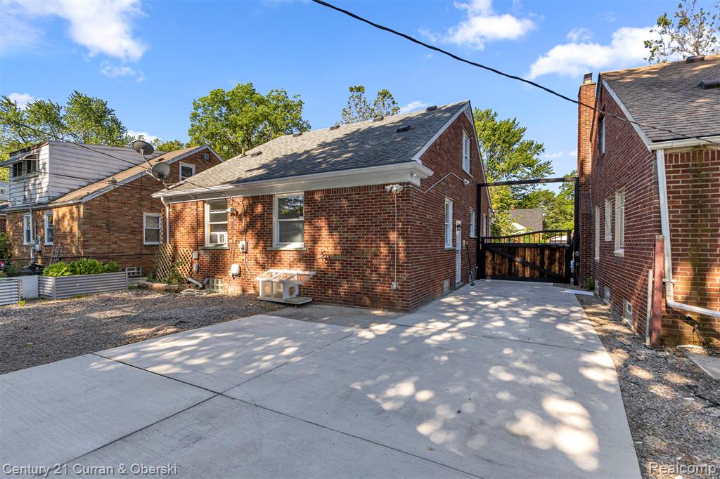 9976 Pierson Street, Detroit, MI 48228 — Photo 36