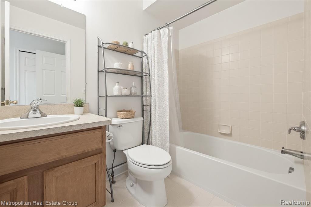 30207 Viewcrest Court, Novi, MI 48377 — Photo 25