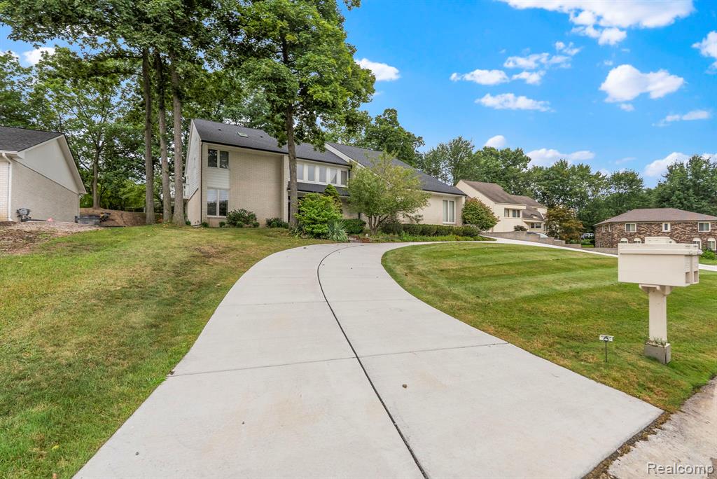 5322 Pond Bluff Drive, West Bloomfield, MI 48323 — Photo 4