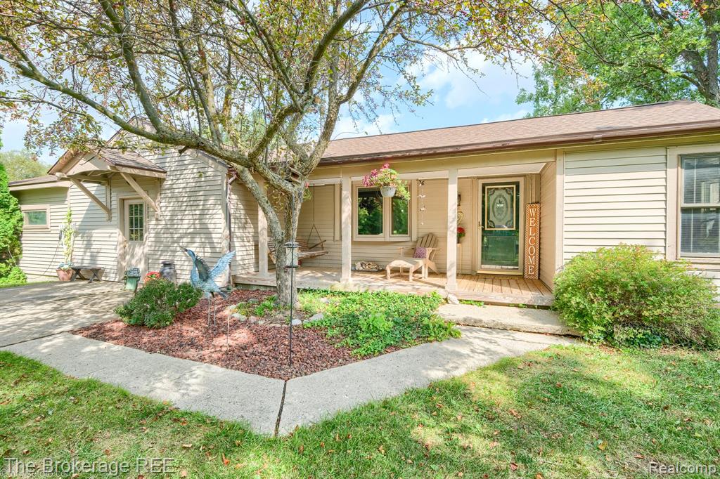 8439 Burpee Road, Grand Blanc, MI 48439 — Photo 2